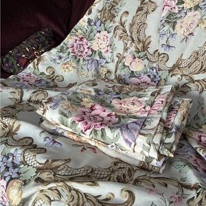 Vintage floral patterned curtain panel set